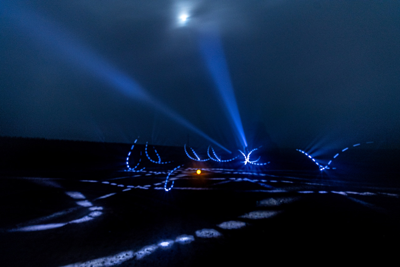 Lichtertanz bei Nacht und Nebel, Gespenstische Szene passend zu happy Halloween, Lightpainting by Ralf Christoph Kaiser mit Klick mich eCard von kaiser-filmix Danke für euren support!